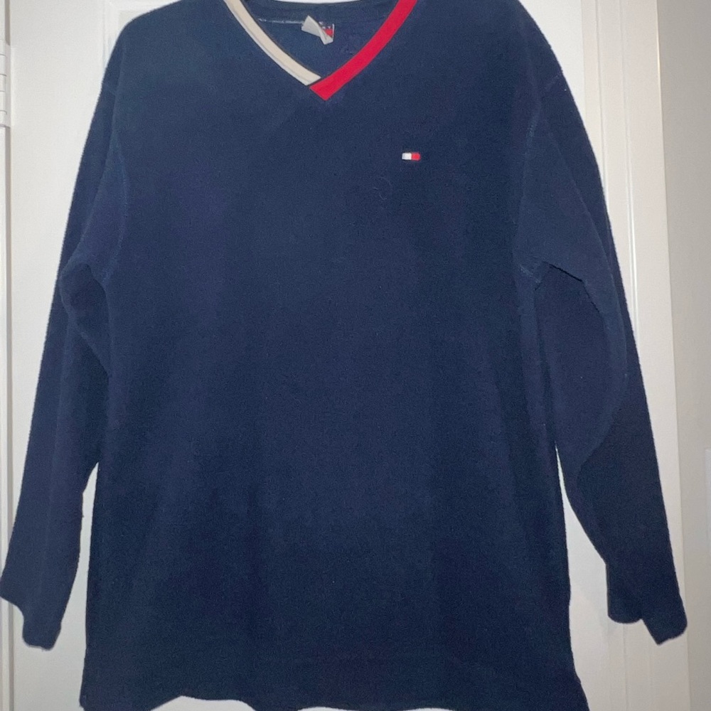 Cute tommy hillfiger sweat shirt. Color blue size L.